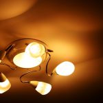 Wybór lampki do pokoju dziecięcego – na co zwrócić uwagę?
